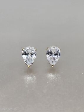 Teardrop Cubic Zirconia Stud Earrings in Gold